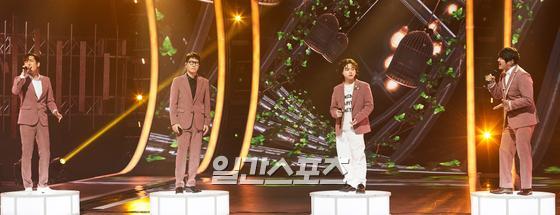 MSG Wannabe M.O.M is performing a wonderful stage at the MBC Song Festival held in Sangam-dong, Mapo-gu, Seoul on the afternoon of the 31st.Photo: MBC Provision 2021.12.31