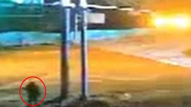 2021년 2월 16일 새벽 북한 남성이 월남 후 강원 고성 제진검문소 인근 CCTV에 포착된 장면. /TV조선