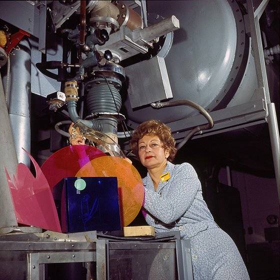 '핵 예술'을 개척한 미국의 앨리스 시몬. 그는 방사선 실험실에 화실을 차렸다. Tree of Life