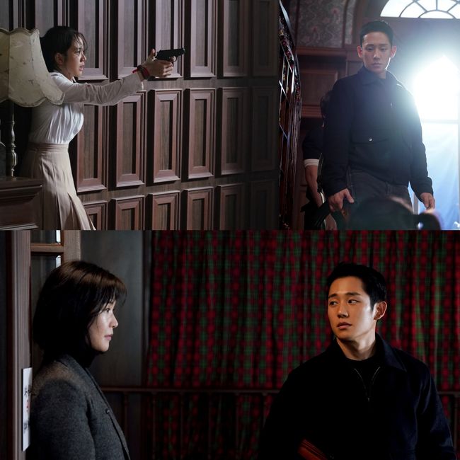 In Snowdrop: Snowdrop (hereinafter referred to as Snowdrop), JiSoo pointed the gun at Jeong Hae-in.The contents of the JTBC Saturday drama Sulganggang (playplayed by Yoo Hyun-mi, directed by Cho Hyun-tak, produced drama house studio, JTBC studio) will be released on the 2nd, where Youngro (JiSoo), who was taken hostage at the dormitory of Lake Womens University, points the pistol at Suho (Jeong Hae-in).Suho, who is in a hostage situation at Lake Womens University dormitory. He does not know that he is a South Korean operative, and he has been hiding and treating him.In the last 6 times, Suho, who calls for the release of the person to be released, said, Let me go and let me go. Youngro revealed his identity and was interested in the relationship between the two.The still is open, with a desperate look, pointing the pistol at Suho, and I feel a firmness in the gunman who puts his finger in the trigger and loads it, fearfully.Suho, who looks at the gunman with the gun, is also full of tension, as Suho has pointed the gun at the gun twice, and there is a growing tension about what kind of Choices the young man will do.It is noteworthy that the two people who had a favorable feeling for the first time in Bangting are caught up in the hostage situation, and they will know each others identity and what kind of Choices they will do.In the 7th episode of Snow Strengthening, which will be broadcast on this day, Suho, who is in crisis, uses the identity of Youngro to live, and Kang Cheong-ya (Yin-na) and Jang Han-na (Jung Yu-jin) who are put into the dormitory secretly perform their duties.The JTBC Saturday drama Snow Strengthening, which will reveal what kind of Choices Yeongro will do with guns, will be broadcast at 10:30 pm on the 2nd.