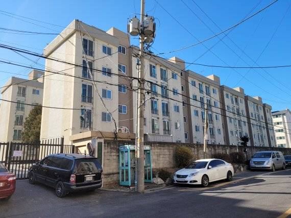 지난해 12월 공공분양 4차 사전청약지에 포함된 서울 신길동 대방지구에서 국방부 소유의 군인관사로 사용되던 대방동아파트 전경 사진=최용준 기자