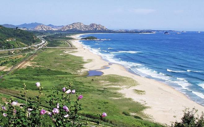 고성 통일전망대에서 본 북녘