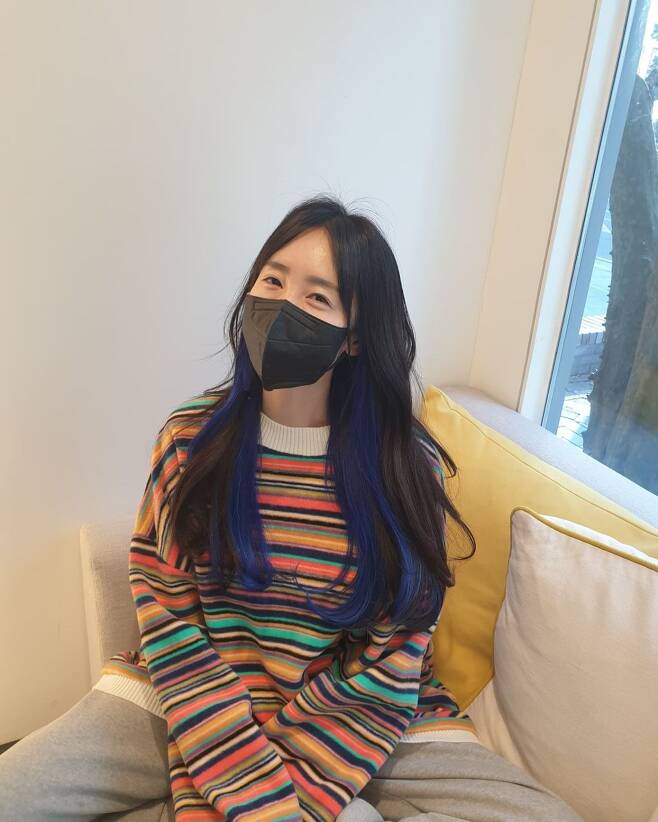 The Byul said to his instagram on the 4th, I changed my hair color. Blue. Not today. A few days ago.I posted two photos with the article Eyes are released, successful dyeing, but very tired, Ughha.The photograph shows a Byul with a blue color on her hair, impressive in her personality, and tired in the expression of the unstained Byul.Meanwhile, the Byul is married to Haha and has two sons and a daughter. TVN Mom is an idol.Photo = Byul Instagram