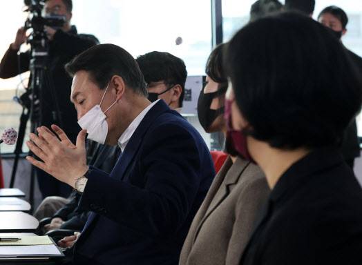 윤석열 국민의힘 대선 후보가 6일 오후 서울 여의도 당사에서 열린 청년보좌역들과의 간담회에서 발언하고 있다.(사진=연합뉴스)