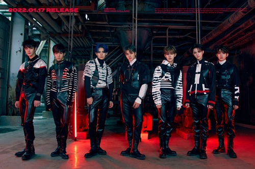 Group dripin (DRIPPIN) has emanated an unmatched Dark charisma with its new concept photo.The agency, Ullim Entertainment, released the second concept photo of its third mini album Villain on the official SNS at 0:00 on the 7th.This photo received a heated response from global fans in that it is the main concept photo that captures the hot energy that dripin will show as Billon.In particular, the chic look of dripin staring at the front boosted expectations for Billon, foreshadowing a new look 180 degrees different from the fresh and refreshing boy beauty that was introduced as the first single Free Pass.This album and the title song Billon of the same name are songs that compare the explosive passion that rushes for the goal to Billon, and feature a groovy electric bass line and minimal beat.It is expected that the charm of Billon, which awakens his ability in an urgent and confrontational situation and erupts out of the world, will completely capture the hearts of fans around the world.The third mini album Billon, which will show a different transformation of dripin, will be available on various soundtrack sites at 6 pm on the 17th.