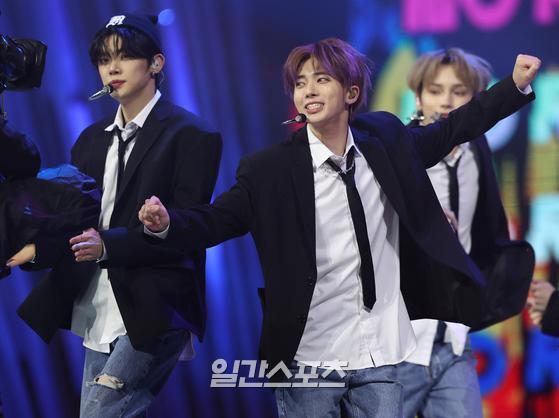 Singer TXT (TOMORROW X TOGETHER) Taihyeun is performing a celebration performance after winning the main prize in the record category of the 36th Golden Disk Awards held at Gocheok Sky Dome in Guro-gu, Seoul on the afternoon of the 8th.The 36th Golden Disk Awards will be broadcast on JTBC, JTBC2, and JTBC4 and will be broadcast exclusively online on the seezn app and PC web page.2022.01.08The 36th Golden Disk Awards will be broadcast on JTBC, JTBC2, and JTBC4 and will be broadcast exclusively online on the seezn app and PC web page.2022.01.08