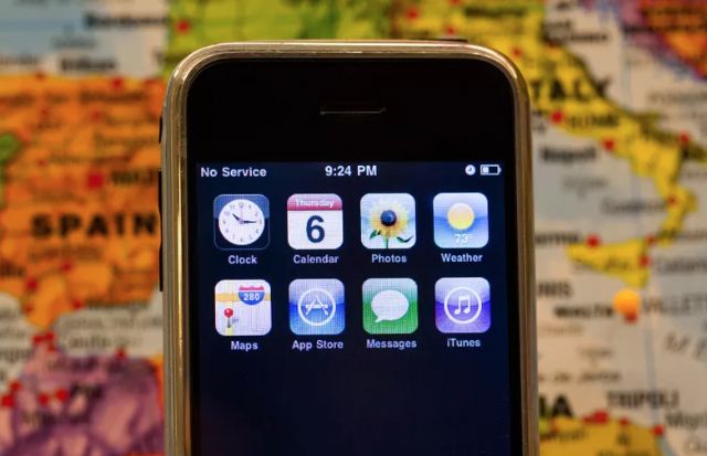 애플이 2007년 첫 출시한 오리지널 아이폰. (사진=씨넷)