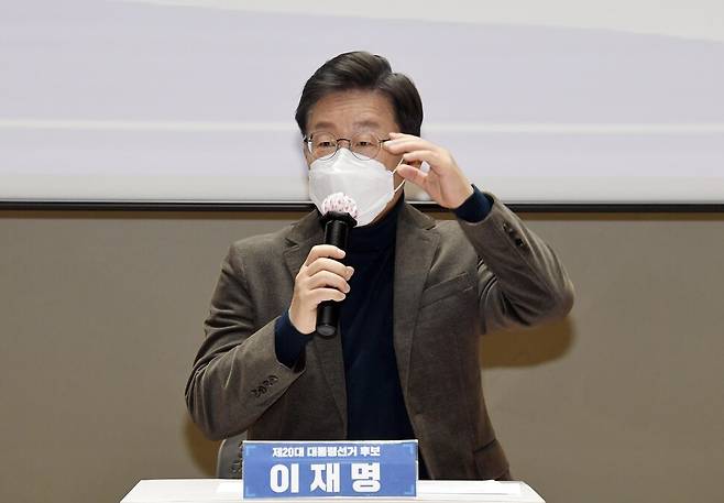 더불어민주당 이재명 대선 후보가 10일 서울 동작구 대방동 페이스살림에서 열린 \