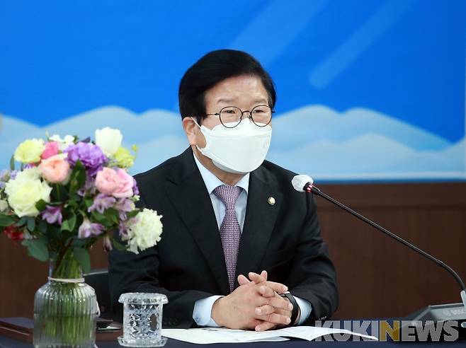 박병석 국회의장이 10일 대전서구청을 방문, 지역현안에 대해 논의했다.