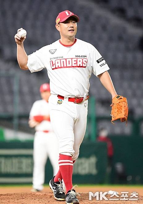 SSG 랜더스 베테랑 우완 김상수가 2022 시즌 등번호를 24번으로 교체하고 부활을 꿈꾸고 있다. 사진=김영구 기자