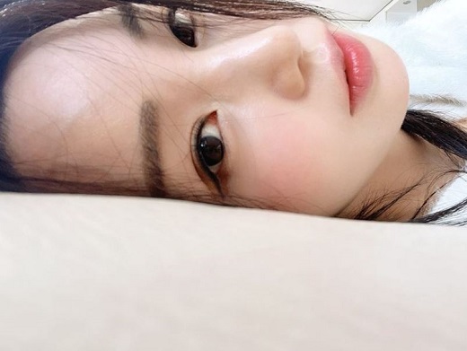 Actor Nam Gyu-ri has given off a fascinating vibe.Nam Gyu-ri posted a picture on his Instagram on Wednesday, calling it comfortable. eye contact.In the photo, Nam Gyu-ri is taking a self-camera while lying somewhere, an unwavering floral beauty rocking the fan sim at any angle.Many netizens are pretty,  Thank you for your tangerine sister for a long time, and cute. On the other hand, Nam Gyu-ri was awarded the 2021 MBC Acting Grand Prize with actor Lee Jun-hyuk on the 30th of last month.