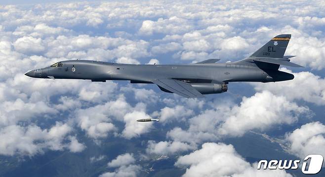 미 공군 전략폭격기 B-1B '랜서' © AFP=뉴스1