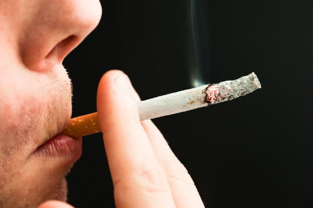 흡연이 신장이식 생존율을 저하시킨다는 국내 연구 결과가 나왔다./사진=클립아트코리아