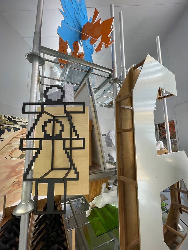 '턴 디포' 창을 통해 보관되고 전시되는 실험예술작품