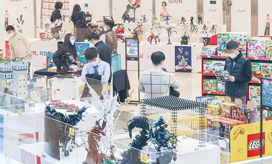 레고 브릭나라 전시회는 성인 마니아들의 수준 높은 창작물을 공유하는 행사로 유명하다. (매경DB)
