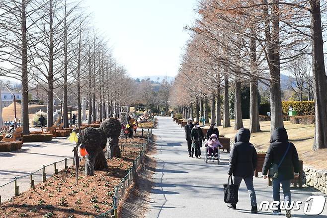 지난 8일 오후 전남 순천만국가정원 메타스퀘어길 주변이 한산한 모습을 보이고 있다.2022.1.10/뉴스1