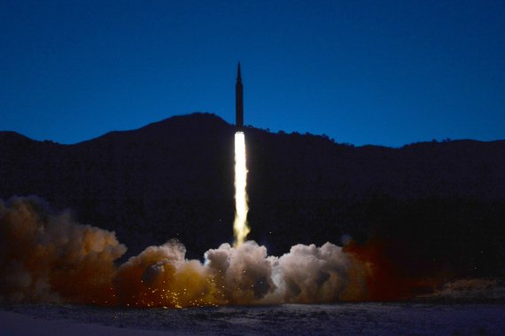 북한 국방과학원이 지난 11일 극초음속미사일을 시험발사했다고 밝혔다.사진=평양 노동신문 캡쳐