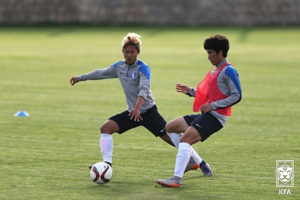 이승우(왼쪽), 윤종규(이상 당시 U17 대표팀). 대한축구협회 제공