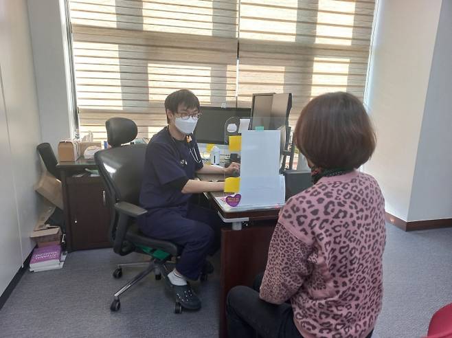 공주시 보건소 진료장면.