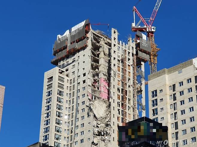 14일 광주 서구 현대산업개발 아파트 신축공사 붕괴사고 현장/사진=홍재영 기자