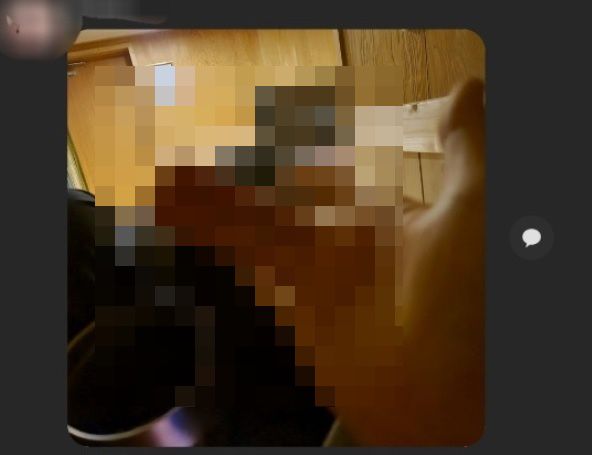 남편 친구가 단톡방에 올린 성행위를 암시하는 손 모양. /온라인 커뮤니티