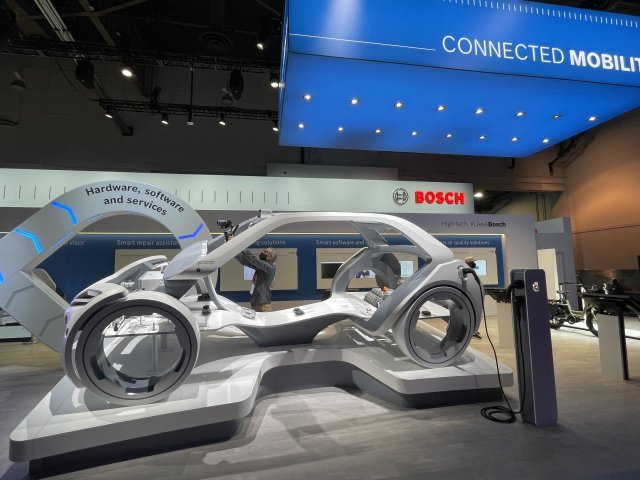 자동차 부품업체 보쉬의 CES 전시관에서는 보쉬의 ‘커넥티드카’ 시스템과 미래 모빌리티에 대한 구상을 엿볼 수 있다.