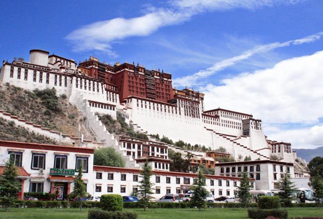 티베트의 수도 라싸의 세계문화유산 포탈라궁(2007년 7월). Ⓒ최종명