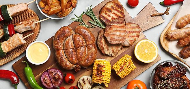 일부 암 환자들는 채식을 하겠다며 고기를 배척하는데, 이것은 오히려 건강에 좋지 않다는 것이 전문가들의 의견이다. 게티이미지뱅크
