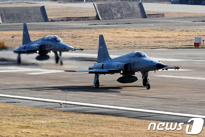 공군 F-5 전투기. (공군 제18전투비행단 제공) 2018.11.20/뉴스1 © 뉴스1