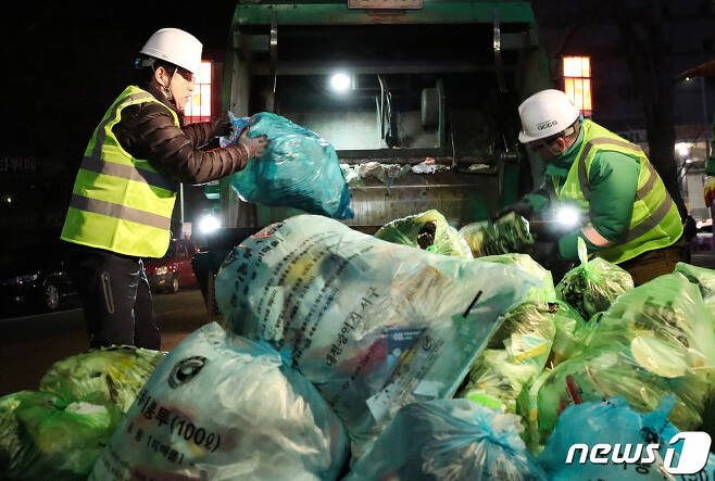 생활쓰레기 수거 모습 (대전시 제공) 2020.1.27/뉴스1 © News1