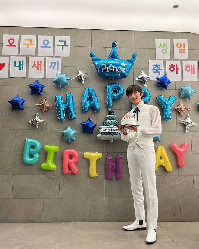 SF9 Kang Chan-hee boasted of princely visualsKang Chan-hee posted two photos on his instagram on the 15th with an article entitled Thank you for the show music center.Inside the picture is a picture of Kang Chan-hee celebrating his 23rd birthday.Kang Chan-hee smiles with a cake in front of a wall decorated with Happy Birthday of Oguogu.Kang Chan-hee showed off his princes visuals in a bright white-toned costume while the phrase HAPPY BIRTHDAY PRINCE in the balloon caught the eye.Fans cheered with comments such as Happy Birthday in advance, It is a good drink, and It is handsome.Kang Chan-hee is 23 years old this year, born on January 17, 2000, and his group SF9 will hold a solo concert 2022 SF9 Live Fantasy #3 IMPERFECT at the Olympic Hall in Olympic Park for three days from 21st to 23rd.