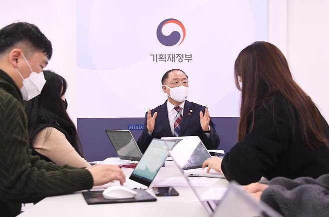 Finance Minister Hong Nam-ki speaks during a meeting with reporters at Government Complex Sejong, Monday. (Ministry of Economy and Finance)