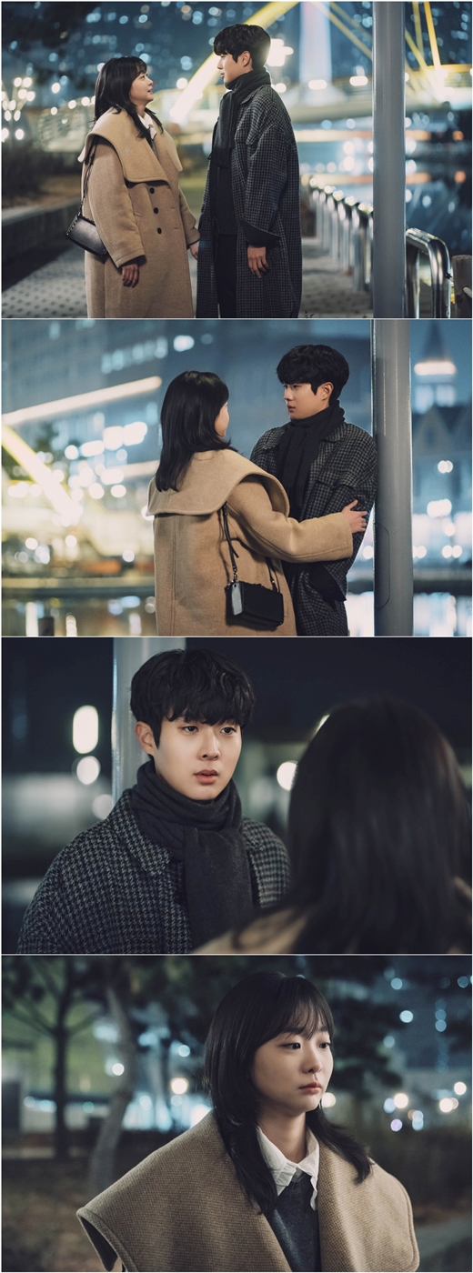 Can SBS monthly drama We That Year (playplayed by Na-eun, directed by Kim Yoon-jin and heresy) Choi Woo-shik and Kim Da-mi keep the love that came back?That Year We revealed the scene of Choi Woo-shik and Kim Da-mis night walk date on the 17th, before the 13th broadcast.A subtle change in the mood between the two raises the curiosity for the sweet and chilly The Slap romance.Finally, Choi Woong and Kook Yeon-su entered the second round of love.After five years of love and separation, and after five years of The Slap, the two confirmed each others sincerity and continued their hot and affectionate love again.However, Kim Ji-woong (Kim Sung-chul) and NJ (No Jeong-ui) were heartbroken by unrequited love that could no longer be achieved or quit.The hottest reaction was poured into the real love story of youth who went to and from the sweetness and the torn up sympathy.In the meantime, Choi Woong and Kook Yeon-soo, who walk through the night together in the public photos, catch the eye.The two hands caught in the spraying and the eyes falling down from the honey are told of the lovers fresh excitement, and the straight line (?) of Kuk Yeon-su, who creates a romantic mood, was also captured.The national training program, which approaches Choi Woong in a state of super-closeness under a quiet streetlight, raises the heart rate by the distance between the two people who seem to reach at any moment.On the other hand, the pictures that followed are eye-catching because they contain the temperature difference between the two people.Choi Woong, who plays the role, and the preparation of the sour and dull national training that is so full of his reactions, is interesting.Their second love is more focused on the future story.In the 13th broadcast on the 17th, Choi Woong, who treats love after The Slap, and Dongsangmong of Kook Yeon-su are drawn.That year were on the crew, the production team said, Past love and another second romance unfold.I want you to watch the changes of the two people, he said. I will have a sense of empathy with the realistic troubles that the separated lover will experience when they meet again.That year were on the 13th episode of the show at 10 p.m.