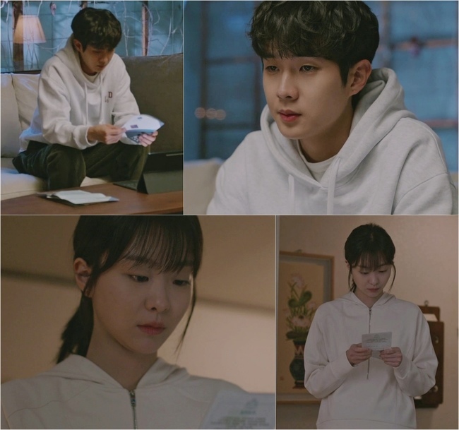 That year, we were detected abnormal air currents in the love front of Choi Woo-shik and Kim Da-mi.On January 18, before the 14th episode of SBSs monthly drama, We That Year (director Kim Yoon-jin and Ethan, playwright Inaeun, production studio N and Super Moon Pictures), the audience captured the unusual atmosphere of Choi Woong (Choi Woo-shik) and Kuk Yeon-su (Kim Da-mi), who had one trouble not to tell each other.I wonder what shakes the two people who have confirmed their hardened love like a hard land after rain.In the last broadcast, Choi Woong and Kook Yeon-soo expressed deep sympathy for the realistic troubles of the lovers who started again.The two people, in the vague anxiety that they may break up for the same reason, and the hurt and pain of the farewell that has not yet healed, were impressed by the love and faith that would never change.On the other hand, Choi s sudden question, Why did we break up at that time?The eyes of the two people who recalled the memories of the farewell that they had tried to bury were filled with unknown feelings.Meanwhile, Woong Yeon-soo (Choi Woong X Kook Yeon-su), who thought he would walk only on the romance path, faces the obstacle to reality again.In the open photo, Choi Woong and Kook Yeon-su are looking at different brochures. Choi Woongs hand is the entrance guide to the architectural school that Kook Yeon-su saw.Unlike the reaction that pretended not to know the question of Kook Yeon-su, the determined eyes focus attention, while the complicated subtle expression of Kook Yeon-su attracts attention.In the previous trailer, Kuk Yeon-soo found a leaflet of a nursing hospital in her grandmothers clothes pocket.The narration of Lets repeat the same mistake ... has been revealed, and it reminds us of the crisis of two people who are at the border between dream and reality again.