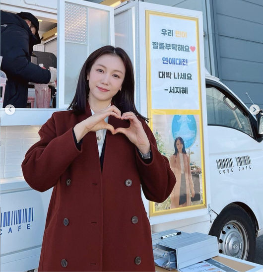 Actor Kim Ok-bin boasted a strong friendship with Seo Ji-hye.Kim Ok-bin posted a certification shot on his SNS on the 18th, I came to the far side of the coffee car that my sister sent me. Thank you. I love you sister.Kim Ok-bin put on his coat and smiled affectionately in front of the coffee car. Kim Ok-bins affection for Seo Ji-hye is filled with affection.Seo Ji-hye cheered Kim Ok-bin with the phrase We bean ask me well, love war big hit.Netflixs Love Battle, starring Kim Ok-bin, is a romantic comedy in which women who do not want to be morbid to men and men who doubt women are cured by war-like love.