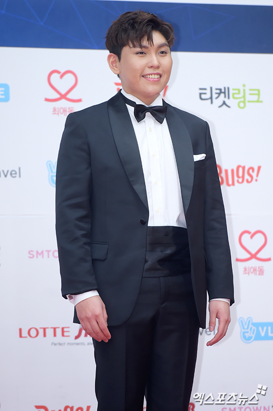 As a result of the 18th coverage, Han Dong Geun will ring the wedding march on May 21st.Han Dong Geuns bride-to-be is a younger office worker; the two have been preparing for marriage since last year, and recently reportedly decided on a date for their marriage on May 21.Han Dong Geun won the MBC audition program Star Audition Great Birthday Season 3 in 2012 and stepped into the music industry.In 2014, he made his official debut with the release of Im Trying to Rewrite the End of This Novel, and the song was popular in 2016.He also released hits such as The luxury of you, but he also had time to self-respect with Drunk driving.Recently, he played through JTBCs Sing Again 2. He appeared as a 30th singer and made a strong impression by singing Shin Sung-woos Ser poem.In the second round, he formed a team with Kim Ki-tae, the 33rd singer, and on the 17th broadcast, he set up a third round rivalry.Meanwhile, Han Dong Geun, who is appearing on Sing Again 2, is planning to spur preparations for marriage.Corona 19 The city government also held Han Dong Geuns Celebration event for pre-married couples.In May, I will find a wedding ceremony as a wedding hero, not as a singer.Photo = DB
