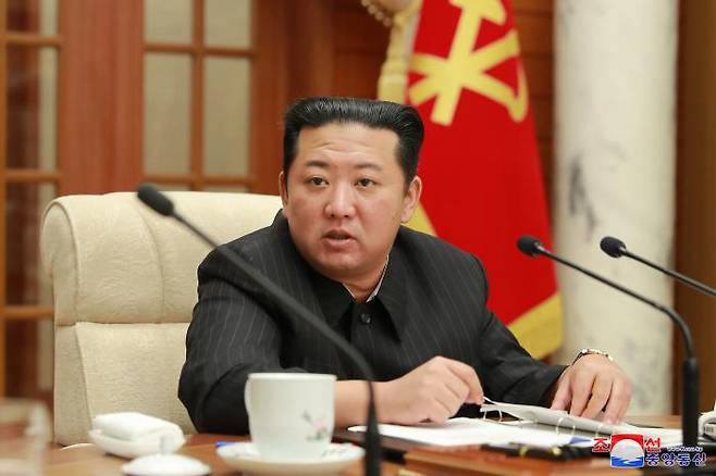 On January 20, the Korean Central News Agency announced that North Korean leader Kim Jong-un attended the sixth Political Bureau Meeting of the eighth Central Committee of the Workers’ Party of Korea and discussed North Korea’s response to the U.S. Pyongyang, Korean Central News Agency/Yonhap News