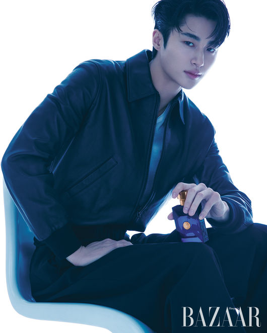 Actor Byeon Wooseok revealed his own values.On the 20th, fashion magazine Harpers Bazaar recently released a picture with Byeon Wooseok.Since his debut, he has been growing steadily and can see his eyes looking for his own color as an actor.Byeon Wooseok at the shooting scene revealed his fashionable aspect and sensitivity in the background of his favorite index Blue.The back door that caused the admiration of the field staff by digesting any clothes with a tall height and unrealistic ratio.Byeon Wooseok asked, What kind of actor do you want to be? People think a lot while watching dramas and movies, and sometimes change the direction of life.I thought that I should be more careful about my attitude toward the work, because my acting may affect others.I want to be an actor who gives good energy. He said, I do not want to lose my life even if I am busy. I do my job to meet someone and I do it to make me happy.So I try to have a pleasant mind whatever I do, and when I am busy and can not afford it, I try to enjoy the situation as much as possible. On the other hand, Byeon Wooseok is currently appearing in the KBS2 monthly drama Flowering Moon Thought, which is currently being broadcast, as a princes ticket.harpers bazaar