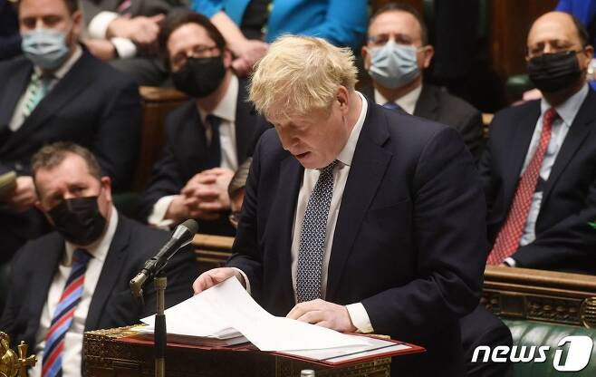 보리스 존슨 영국 총리가 의회에 출석해 발언하고 있다. © AFP=뉴스1 © News1 우동명 기자