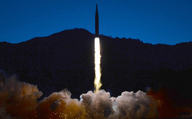 북한 국방과학원이 11일 김정은 위원장 참관 하에 극초음속미사일 시험발사를 성공시켰다고 조선중앙통신이  보도했다. (사진=연합뉴스)