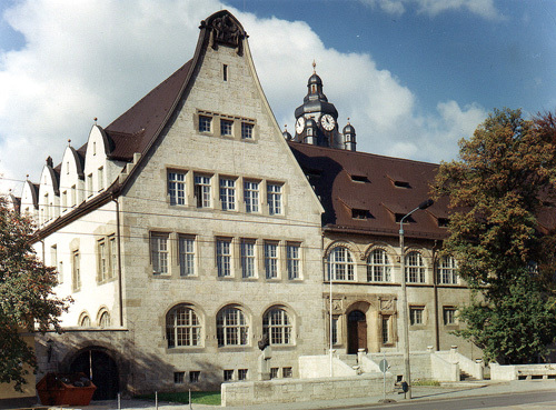 학생 유치에 나선 프리드리히 실러 대학의 옛 건물.
