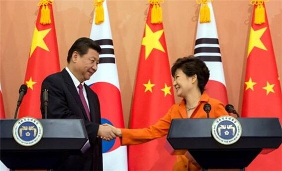 <2014년 7월 3-4일 시진핑 주석은 다른 나라를 거치지 않고 단독으로 한국을 방문해서 박근혜 전 대통령과 정상회담을 가졌다. 북한 방문에 앞선 방한이라서 당시 외신에서는 돈독해진 한·중 관계를 집중적으로 보도했다. 사진/ 청와대>