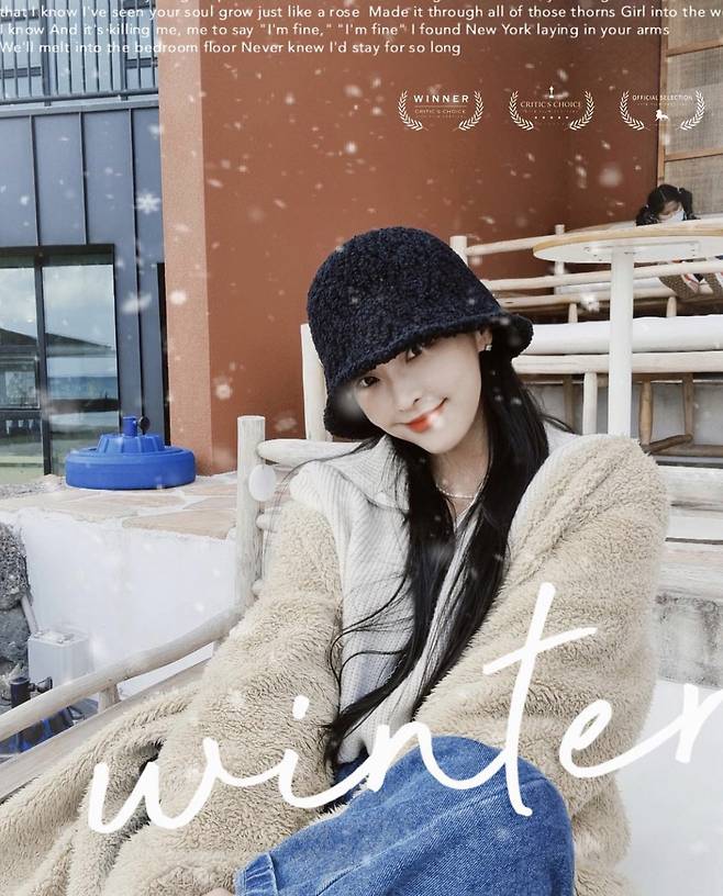 Jung Yu-mi posted a picture on his instagram on the 23rd with an article entitled At That Moment. #atm.In the photo, Jung Yu-mi smiles at the camera, and the figure of the main character in the movie attracts attention.Meanwhile, Jung Yu-mi has been openly devoted to Kangta since 2020.