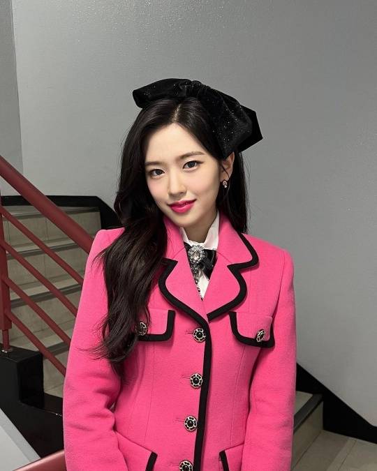 Group IVE Ahn Yu-jin celebrated Triple The Crown and showed off her colorful charm.Ahn Yu-jin posted several photos on her Instagram page on Sunday, along with three trophy-shaped emojis.In the open photo, Ahn Yu-jin was a princess with a pink jacket and a big ribbon Hair pin, winking and boasting a youthful charm.Having a shy smile with the top trophy of SBS Inkigayo, he showed a chic visual with a trophy in the costume of the ski suit concept in another photo.Ahn Yu-jin also showed off a colorful charm by revealing a photo of a pure charm with a white knit and a hair band.On the other hand, IVE, which Ahn Yu-jin belongs to, once again reached No. 1 with Eleven in Inkigayo broadcast on the day and achieved Triple The Crown.Inkigayo MC, Ahn Yu-jin, represented the group and said, Thank you all for the dives (fandom names) that helped us do the Inkigayo triple The Crown.