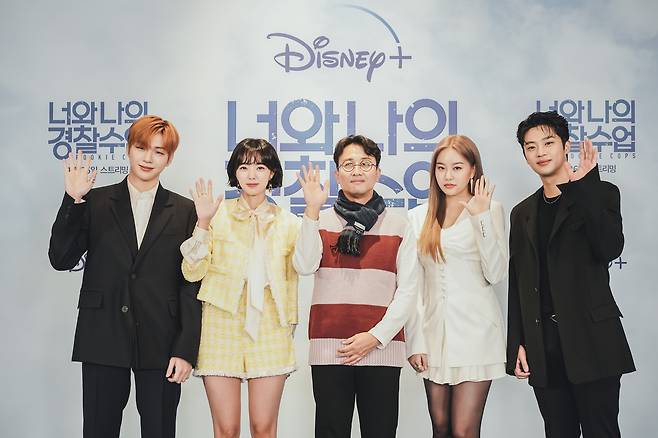 (왼쪽부터) 강다니엘, 채수빈, 김병수 감독, 박유나, 이신영/ 사진제공=디즈니플러스 © 뉴스1