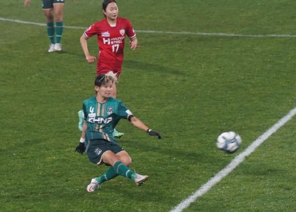 WK리그에서 활약하고 있는 일본 국적의 다나카 아스나. ⓒ경주 한국수력원자력 여자축구 선수단 공식 SNS
