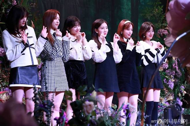 그룹 에이프릴 이진솔, 양예나, 김채원, 윤채경, 레이첼, 이나은 /사진=임성균 기자 tjdrbs23@