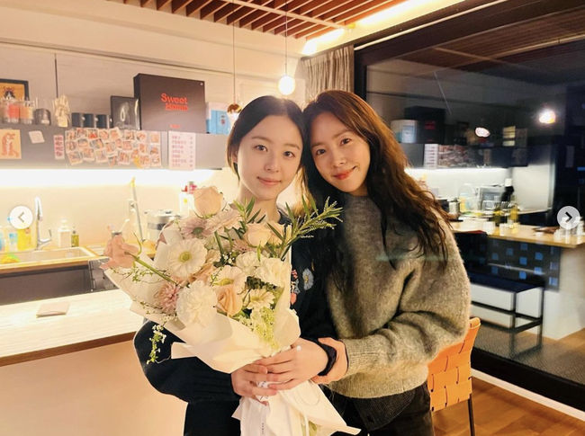 Actor Han Ji-min had a friendly time with Park Ji Hu.Han Ji-min posted a photo on his SNS on the 29th with an article entitled Jihu and First Date: Congratulations on being an adult (first wine of his life).Han Ji-min and Park Ji Hu watched the play together; fashion by Han Ji-min and Park Ji Hu, dressed comfortably, drew attention.The beautiful beauty of the two stands out.Han Ji-min and Park Ji Hu are from the same agency and show off their extraordinary chemistry. Park Ji Hu said in an interview that Han Ji-min is a role model.