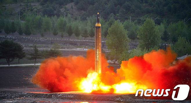 북한의 중거리탄도미사일 '화성-12형' (미국 CSIS 미사일 방어 프로젝트) © 뉴스1