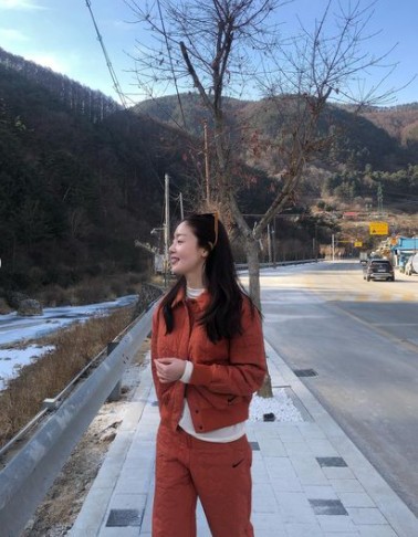 Singer and Actor Han Sun-hwa has revealed the recent situation in which her innocent beauty stands out.Han Sun-hwa posted several photos on his 31st day with his article Have a warm holiday through his instagram.In the photo, Han Seonhwa is posing in the background of nature.She wears Sunglass Hut and reveals a sophisticated entertainer force, and when she takes off her Sunglass Hut, she draws attention with a pure and refreshing charm.On the other hand, Han Sun-hwa will visit her fans through TVN entertainment show Sangwon City Women, which will air in February, and Jung Eun-ji and Lee Sun-bin will appear together as the full-scale mountain-riding entertainment for urban women.